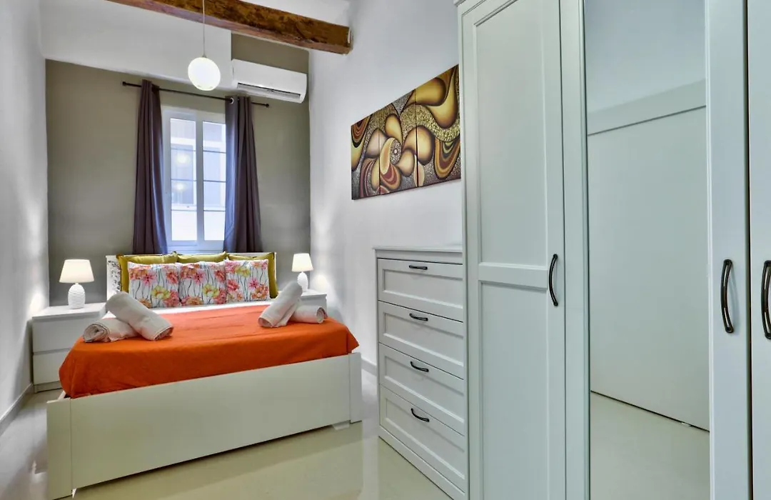 Charming Valletta 1Bd Apartment Off Republic Street-1