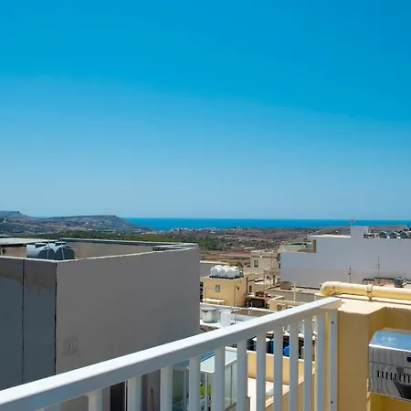 Summer Breeze Apartment With Panoramic Terrace - By Getawaysmalta-3