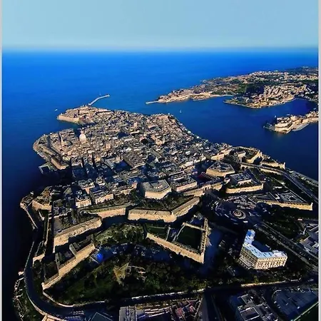 Valletta Art House - Retro Bordello-3