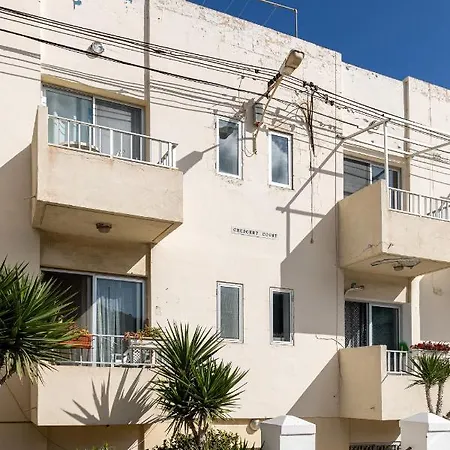 Crescent Seaside Apartment-2