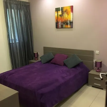 2 Bedroom Apartment In An Excellent Location-2