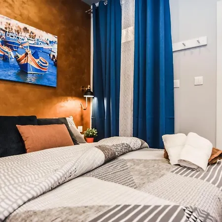 Cosy Albert'S Seaside Suites-2