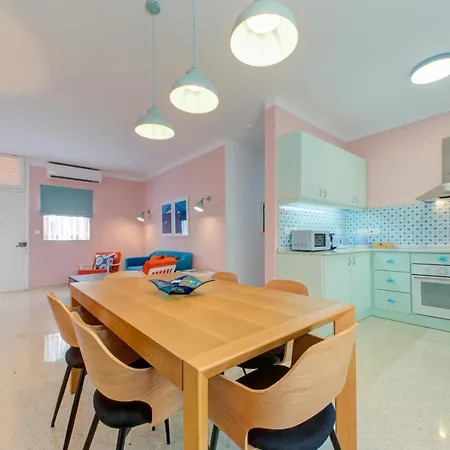 Colorful & Spacious Home With Yard - Close To Xemxija Bay-3