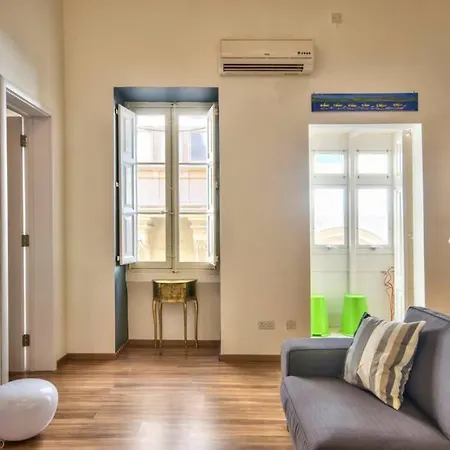 Valletta Timeless Elegance : City Centre Apartment-3