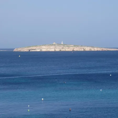The Sea Just Across The Road - Flat 3-2