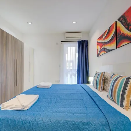 Seafront 2-Bedroom Apartment In St Julians-3