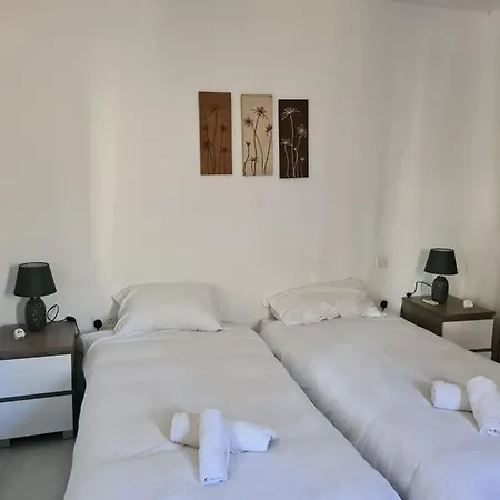 St Julians Central 2 Bedroom Apartment-3
