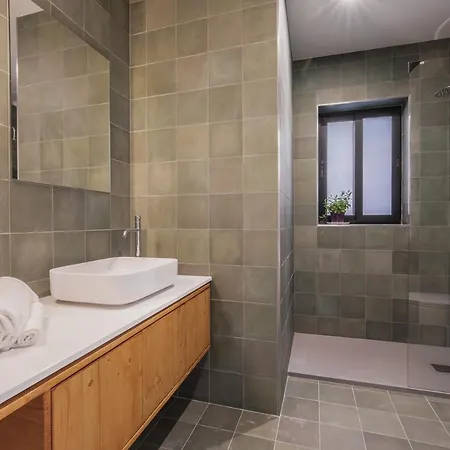 Stylish 3 Bedroom Apartment - St. Julians - 5 Mins From Balluta Bay-3