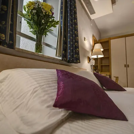 Sliema Chalet Hotel-2