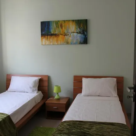 Sunny 2 Bedroom, 2 Bathrooms, Seaside Apt.-2