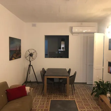 Valletta Retro Apartment-2
