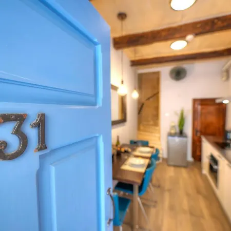 Romantic And Historical Maisonette In The Center Of Valletta Mbal1-1-3