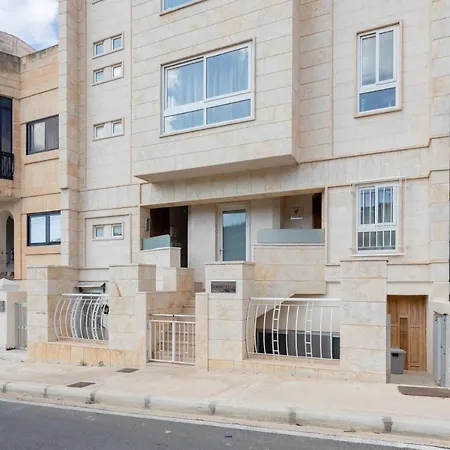 Sea View Apartment In St Paul'S Bay, Just 260 Metres From The Sea-2
