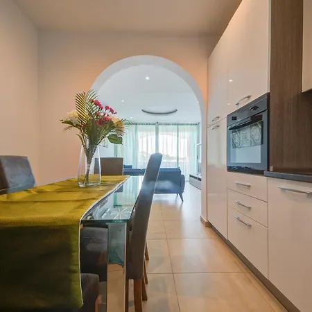 Tigne Seafront 3-Bedroom Apartment By Shortletsmalta-2