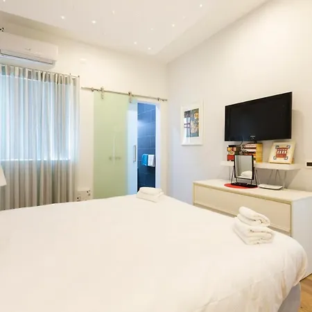 Dc36 -Spacious&Stylish 3 Bedroom Flat. Prime Zone-2