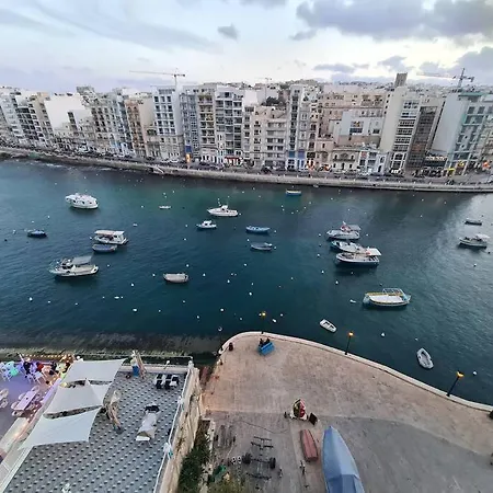Exquisite 2-Bedroom Seafront Apartment In Spinola Bay-2