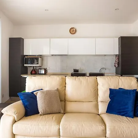 Exquisite 2-Bedroom Seafront Apartment In Spinola Bay-3