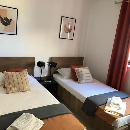 New Apartment 2 Mins From Seafront-2