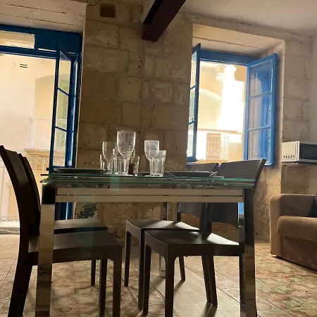 Traditional Townhouse In The Hearth Of Valletta-2