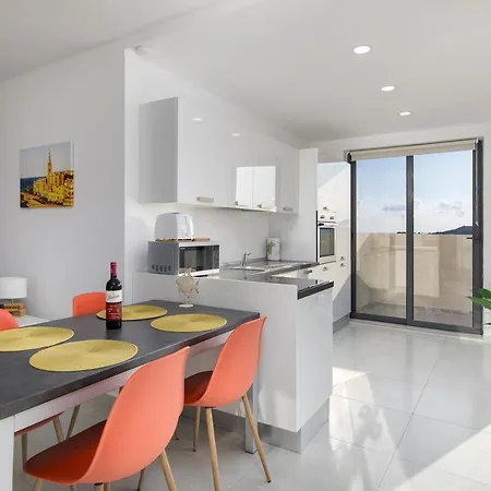 Modern 2 Bedroom Penthouse With Huge Terrace And Sea Views - 2 Mins From Sea - Qawra-3