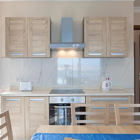 High Floor Seafront Penthouse, Opp Beach & Wifi Ac By 360 Estates-2
