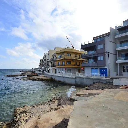 Beachfront Seaview Haven: Malta's Coastal Retreat-2