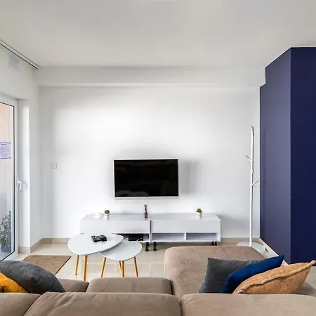 Spacious, Modern & Cosy 2 Bedroom 2 Bathroom Apartment - St. Julians-2