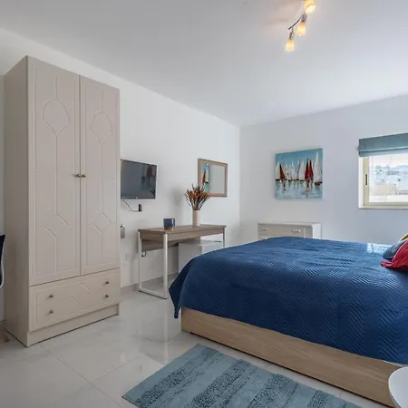 Sliema Bedrooms With Ensuite Bathrooms-2