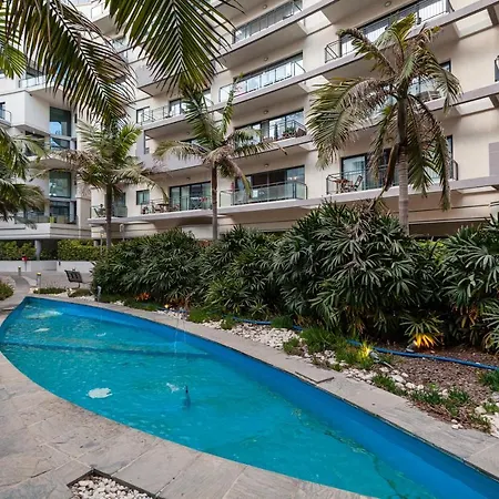 Pender Lux Complex - 3Br Unit With Private Parking By 360 Estates-3
