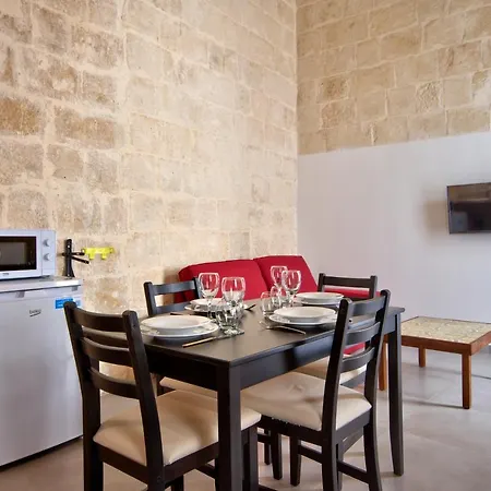 Old Lodge Apartment 6 By Vallettastay-2