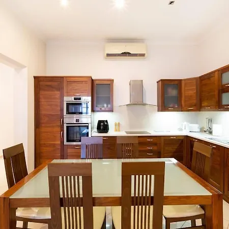 Beautiful, Seafront Spacious Apt In Sliema By 360 Estates-3