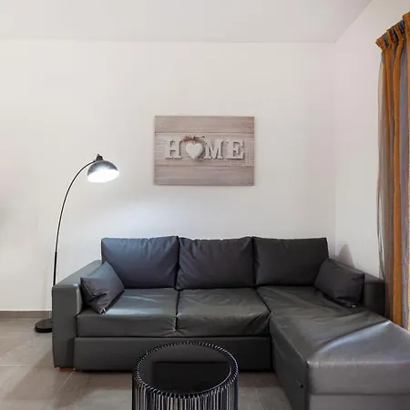 Spacious Designer Apt With Private Seaview Balcony By 360 Estates-3