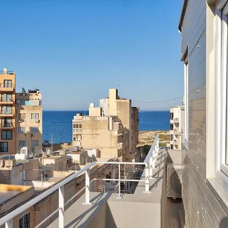 Studio Penthouse With Distant Seaview By 360 Estates-3