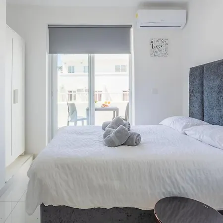 Saint Julian'S City Apartment With Terrace-2