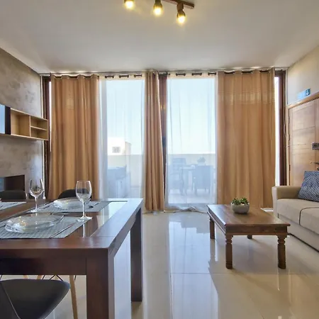 Emerald Court Apartments & Penthouse With Heated Jacuzzi-2