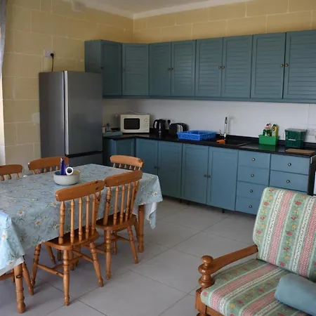 Seaview 2-Bedroom Apartment In Xlendi-2