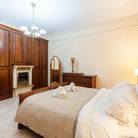 Seafront Property, With Large Interior + Balcony By 360 Estates-3