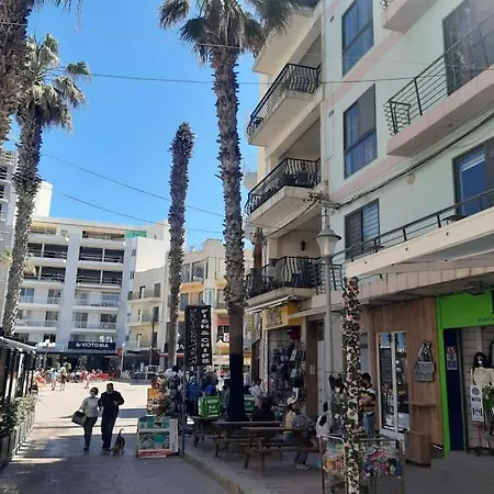 Lovely Two Bedroom Apartment-3