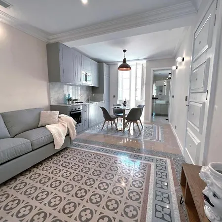 Family Apartment In Center With Free Baby Amenities-3