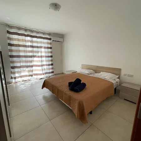 Sliema Holiday Apartment Just Off Seafront-2