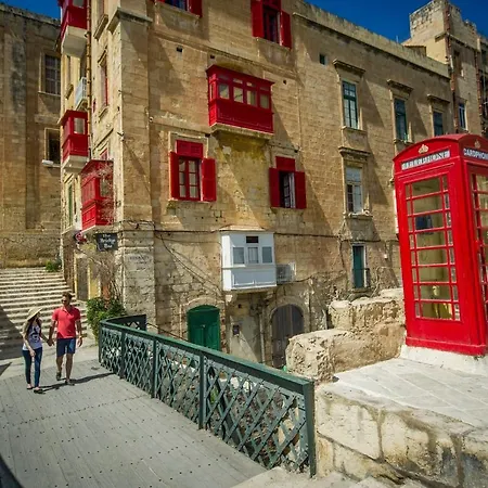 Comfy 2Br Flat In The Heart Of Valletta By Buena Vista-3