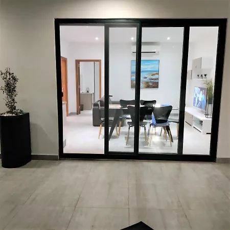 Bugibba Deluxe Penthouse With Terrace & Communal Swimming Pool-2