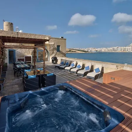 Unique Waterfront Valletta House-3