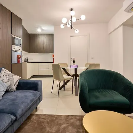 Luxury & Beach 2 Min Away-2