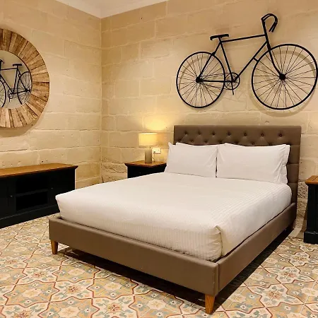 Typical Maltese Maisonette In St.Julians-3