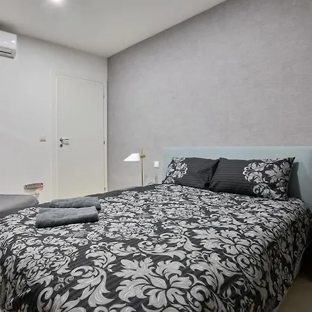 Luxury & Beach 2 Min Away-2