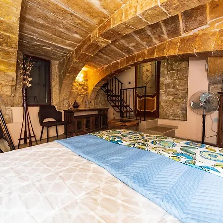 Valletta Traditional Townhouse-3