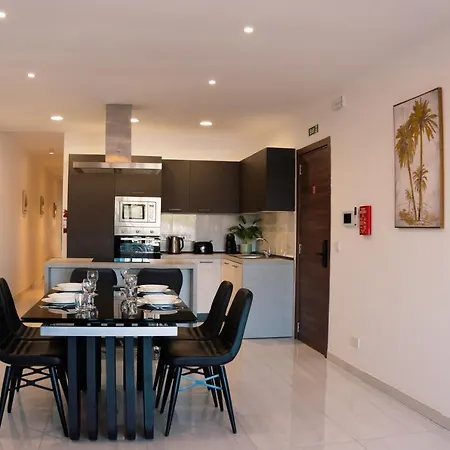 Scenic Modern 3 Bedroom Seaview Apartment-3