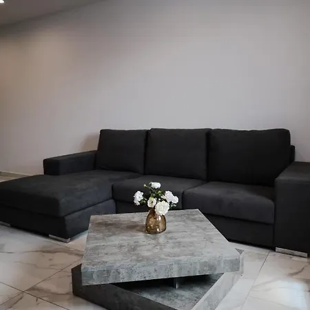 Spacious Deluxe Seaside Escape-2