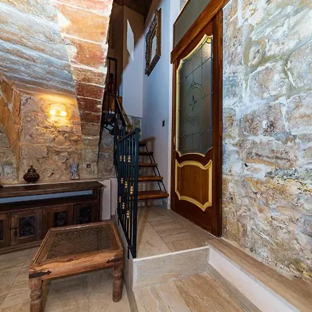 Valletta Traditional Townhouse-2